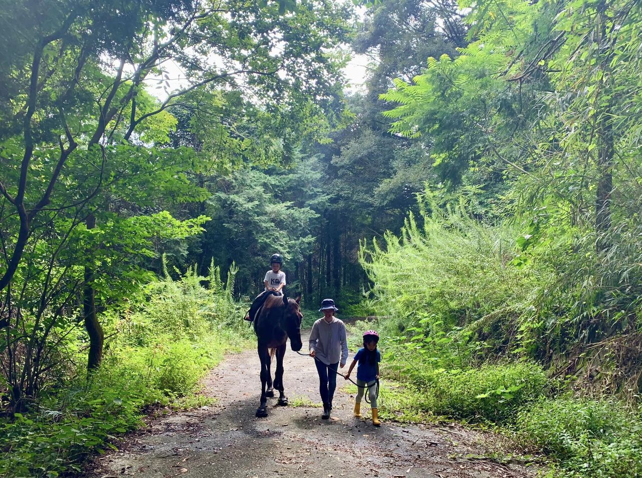 親子馬リトリート：山と馬と人、そして猪